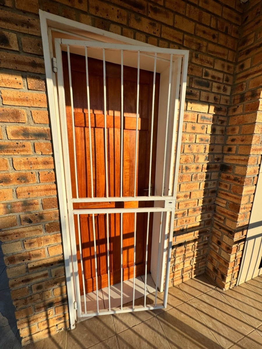 2 Bedroom Property for Sale in Lourierpark Free State